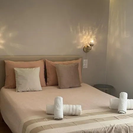 Elegant Between Train Station And Center