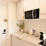 Elegant Between Train Station And Center Daire