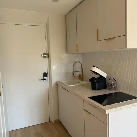 Апартаменты Elegant Between Train Station And Center Экс-ле-Бен