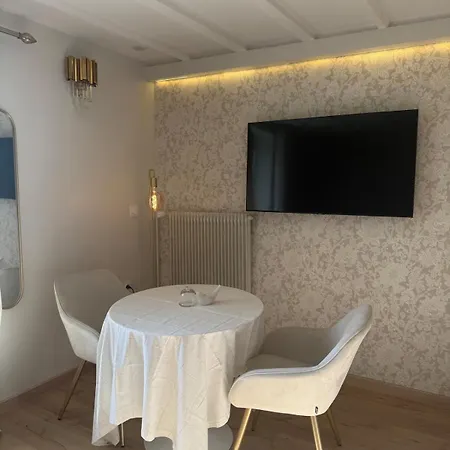 Elegant Between Train Station And Center *