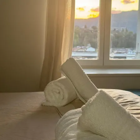 Elegant Between Train Station And Center شقة