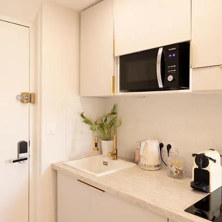 Elegant Between Train Station And Center Апартаменты