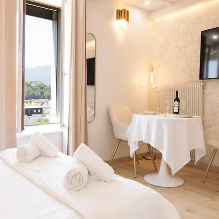 Апартаменты Elegant Between Train Station And Center