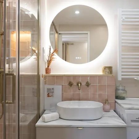 Апартаменты Elegant Between Train Station And Center