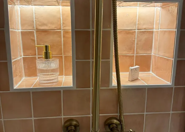 Elegant Between Train Station And Center Apartman