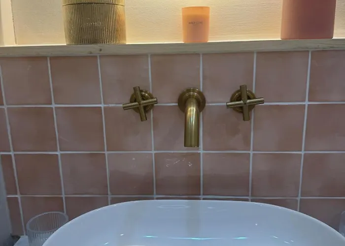 Elegant Between Train Station And Center Apartman *