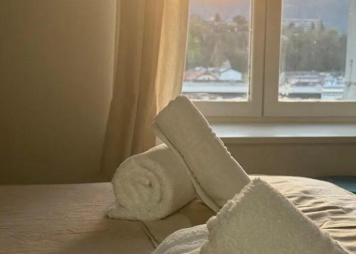 Elegant Between Train Station And Center Apartman