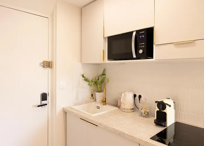 Elegant Between Train Station And Center Apartman